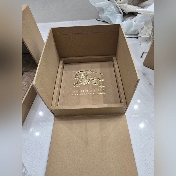 Burberry watch - Picture 10 of 13